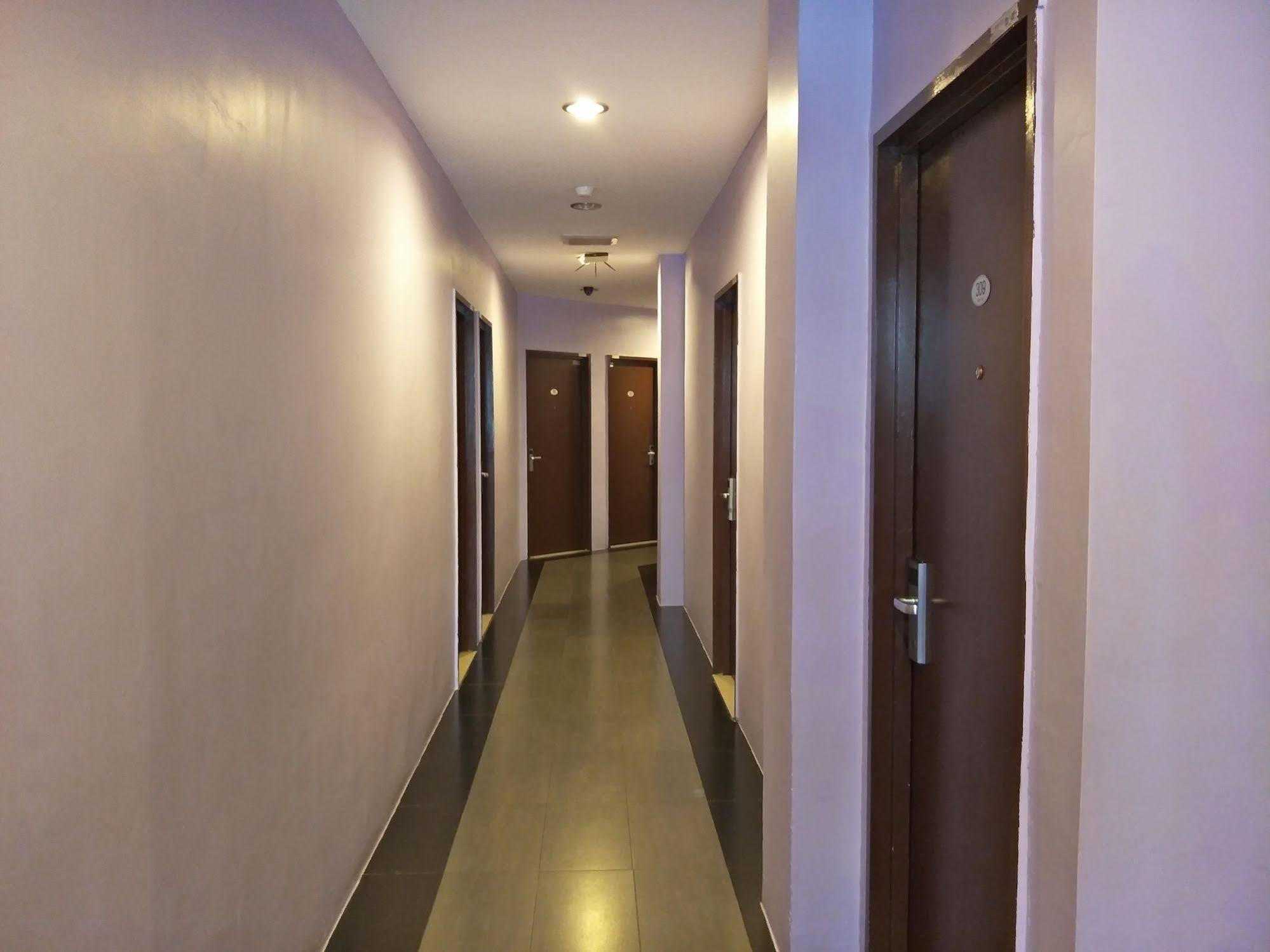 Bary Inn, Klia & Klia2 - 24 Hours Free Airport Pick-Up Сепанг Экстерьер фото